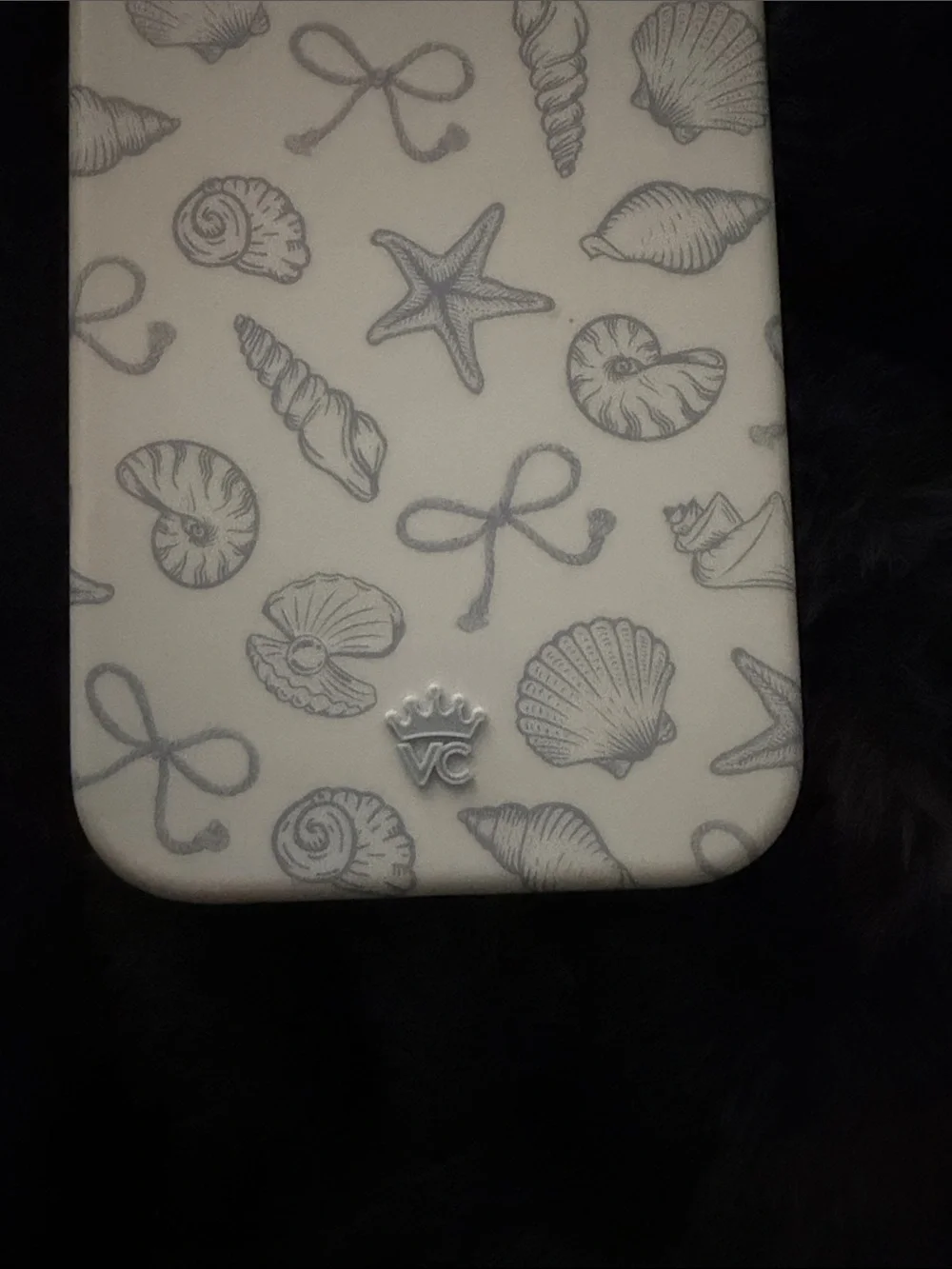 Velvet Caviar- Magsafe Seashell iPhone 15 Plus Case